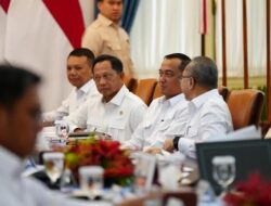 Presiden Prabowo Pimpin Rapat Percepatan Pembangunan Koperasi Desa/Kelurahan