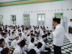 Kunjungi Pondok Pesantren Bahrul Ulum Jombang, Menko PMK Ajak Santri Manfaatkan Pendidikan Raih Cita – Cita
