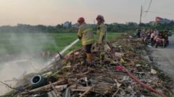 BPBD Kota Tangerang Berhasil Tangani Kebakaran Lahan Akibat Pembakaran Sampah Ilegal di Periuk