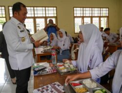 Kemenko Polkam-RI Tinjau Pelaksanaan MBG di SMAN 10 Ternate