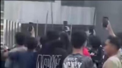 Kediaman Ahmad Syahroni Politikus Partai Nasdem di Datangi Massa