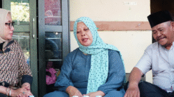 Menteri Arifah Fauzi Kunjungi Keluarga Anak Korban Aksi Demonstrasi di Depan Gedung DPR-RI