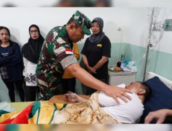Wujud Empati dan Pastikan Penanganan Kasus Terus Berjalan, Pangdam XII/Tpr Jenguk Ojek Online Korban Pemukulan