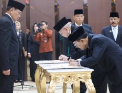 Lantik Staf Ahli dan Staf Khusus, Menko Djamari Tekankan Sinergi dan Kinerja Berorientasi Hasil