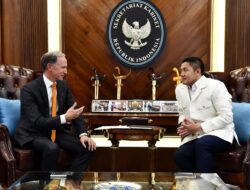 Setkab Teddy Terima Kunjungan Dubes Belanda