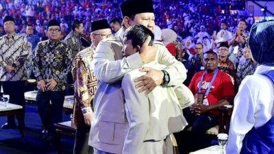Pelukan Presiden untuk Azzam : Momen Mengharukan di Puncak Hari Guru 2025