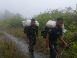 Salurkan Bantuan, Satgas Bencana Korem 023/KS Tembus Desa Terisolir Bonan Dolok