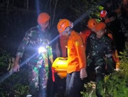 Aksi Cepat Yon Parako 481 Pasgat Evakuasi WNA Korban Kecelakaan di Pegunungan Cyclop