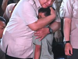 Presiden Prabowo, Malam Tahun Baru Bersama 2000 Warga Pengungsi di Tapsel