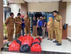 Dinsos Kota Tangerang Salurkan Logistik Untuk Warga Terdampak Banjir