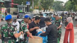 Pomdam XX/TIB Kota Padang Bagikan Takjil Kepada Masyarakat