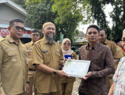 Pemkot Tangerang Serahkan Sertifikat Program Komunitas Untuk Iklim  