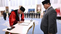 Presiden Prabowo Lantik Hakim Konstitusi dan Ketua Ombudsman-RI