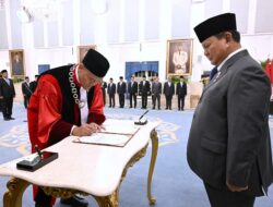 Presiden Prabowo Lantik Hakim Konstitusi dan Ketua Ombudsman-RI