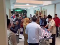 Presiden Prabowo Jenguk Korban Tabrakan KA di RSUD Bekasi, Dirut KAI Sampaikan Hal Ini