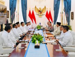 Presiden Prabowo Terima 10 Buku Rekomendasi Reformasi Polri