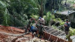 Kodim 0207/Simalungun Terus Lanjutkan Pembangunan Jembatan Gantung di Bosar Galugur