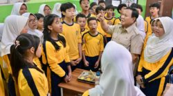 Presiden Prabowo Kunjungi SMPN 111 Jakbar, Pastikan Program MBG Lancar
