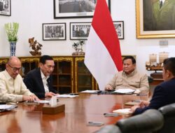 Luhut Binsar Panjaitan Laporkan Perkembangan Strategis Ekonomi Nasional Ke Presiden