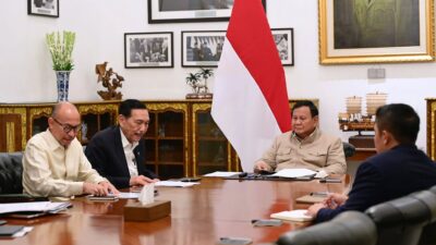 Luhut Binsar Panjaitan Laporkan Perkembangan Strategis Ekonomi Nasional Ke Presiden