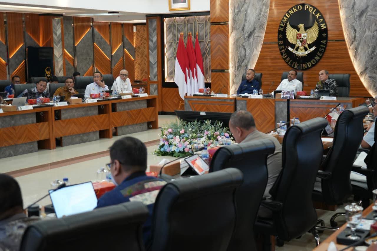 Rapat koordinasi Kemenko Polkam-RI dengan BNPB, TN-POLRI, Pemda Jayawijaya Papua, untuk percepatan rehabilitasi Jayawijaya Papua