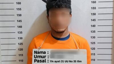 Tersangka pengedar sabu bersama barang bukti saat rilis di Satres Narkoba Polres Labuhanbatu. Foto: Humas Polres Labuhanbatu