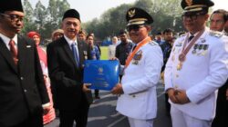 Guru Tangerang Dedi Herdiana Terima Satyalencana, 30 Tahun Mengabdi di SMPN 9