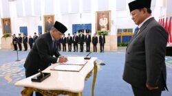 Presiden Prabowo Subianto Lantik Suahasil Nazara Sebagai Menteri Keuangan Kabinet Merah Putih