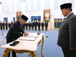 Presiden Prabowo Subianto Lantik Suahasil Nazara Sebagai Menteri Keuangan Kabinet Merah Putih