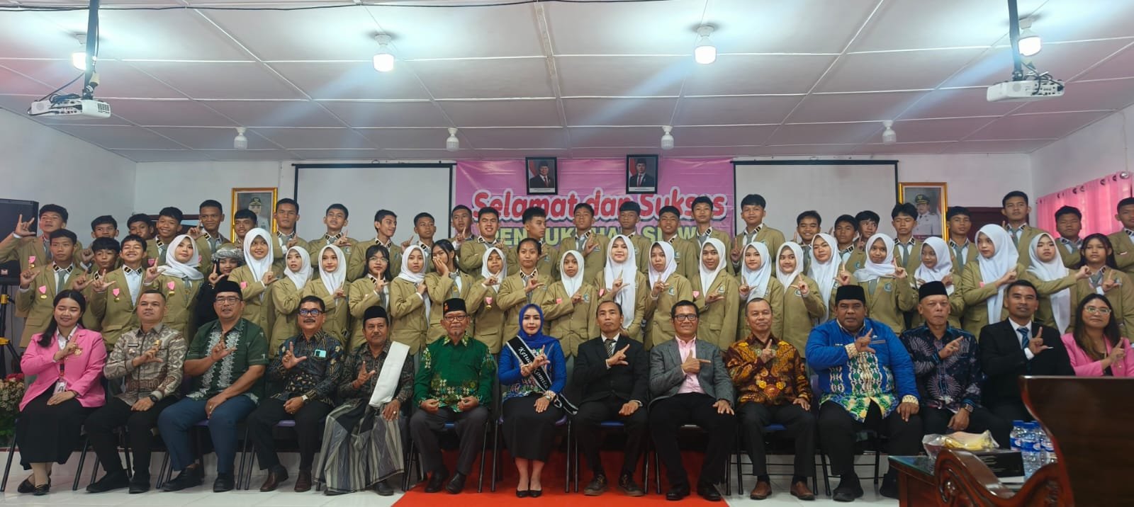 Sebanyak 51 siswa-siswi SMA Swasta Tunas Karya Unggul Berasrama Rantauprapat, Kabupaten Labuhanbatu, dikukuhkan sebagai peserta didik Tahun Pelajaran 2026/2027.